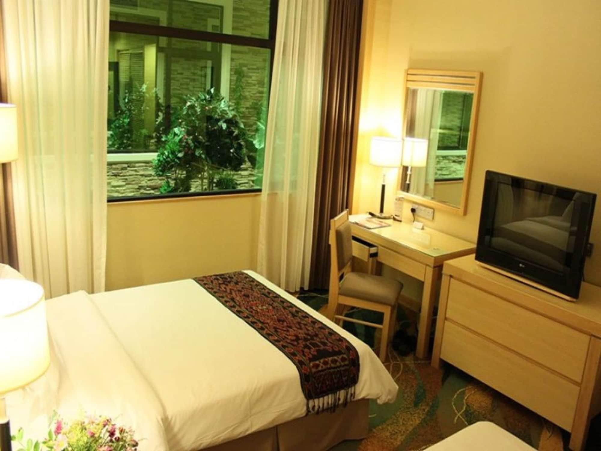 Imperial Palace Hotel Мири Экстерьер фото