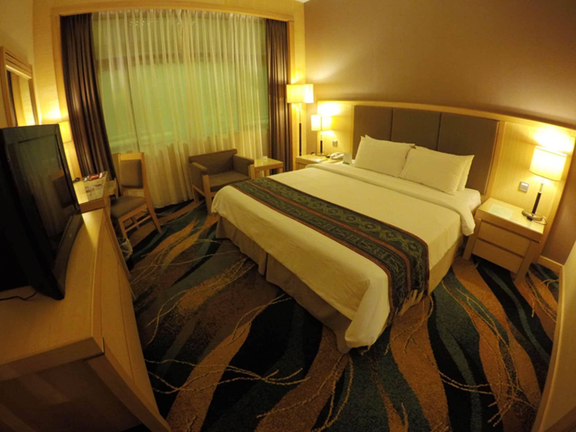 Imperial Palace Hotel Мири Экстерьер фото