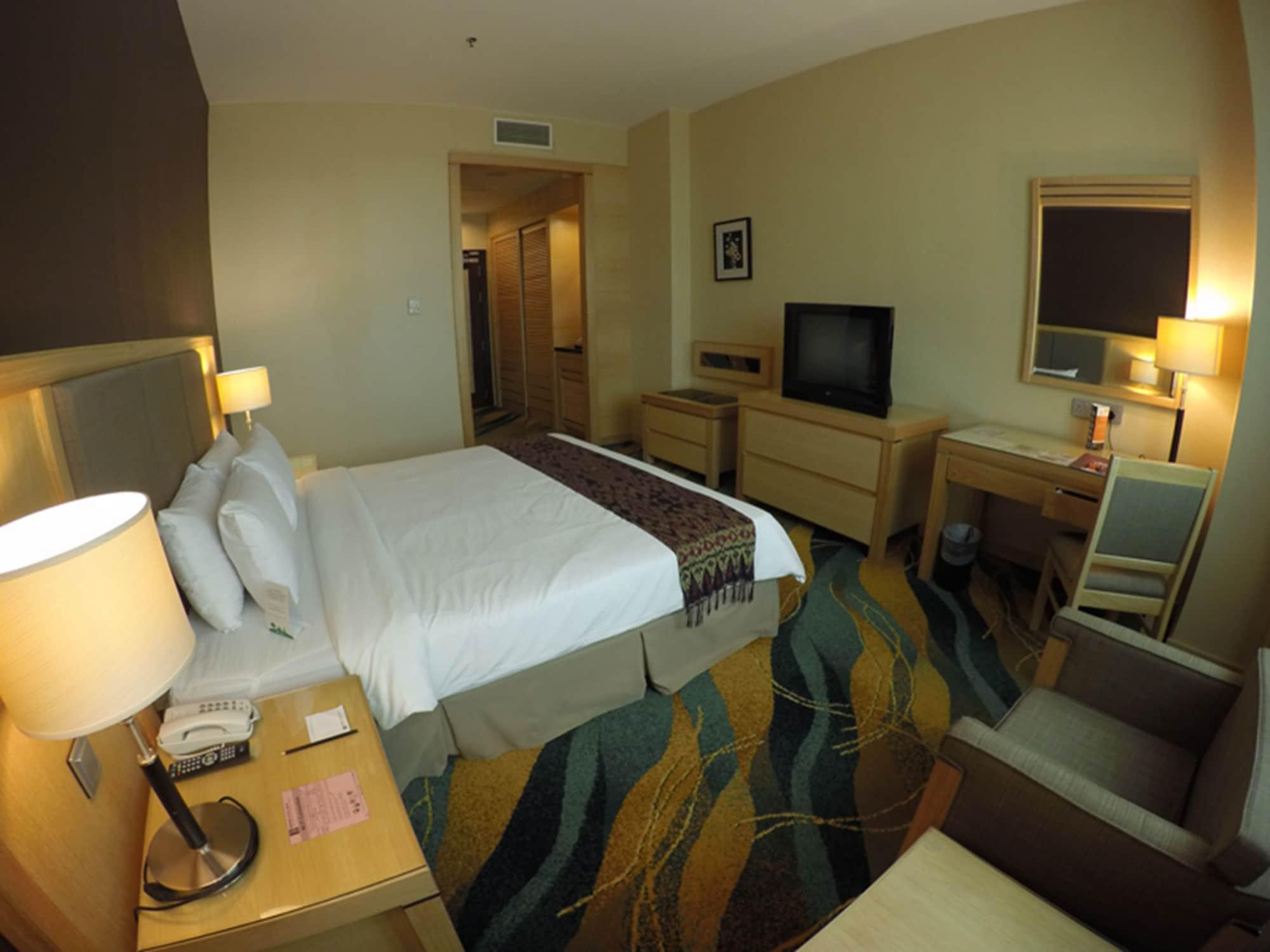 Imperial Palace Hotel Мири Экстерьер фото