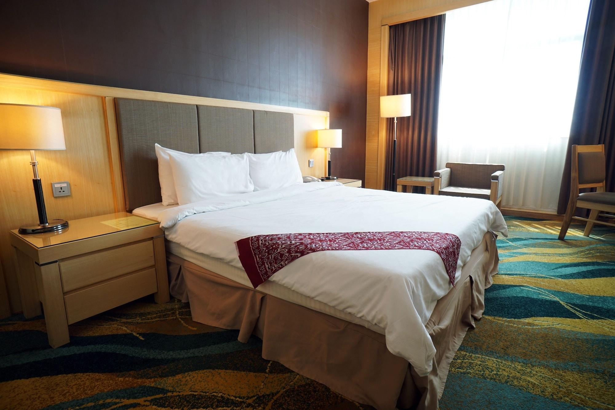 Imperial Palace Hotel Мири Экстерьер фото