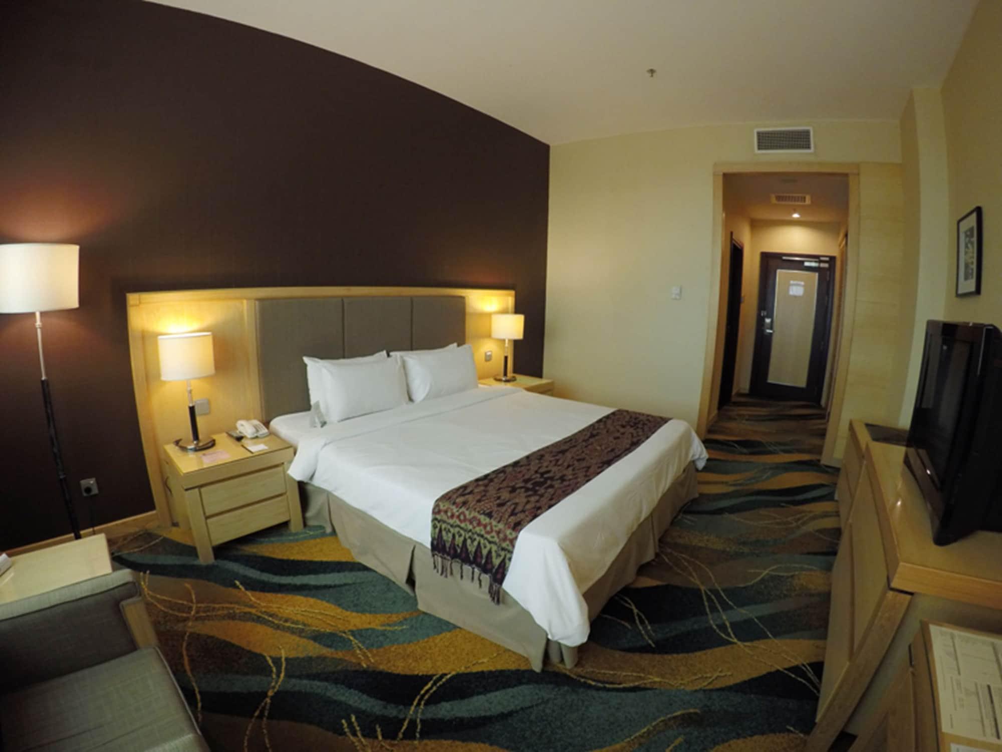 Imperial Palace Hotel Мири Экстерьер фото