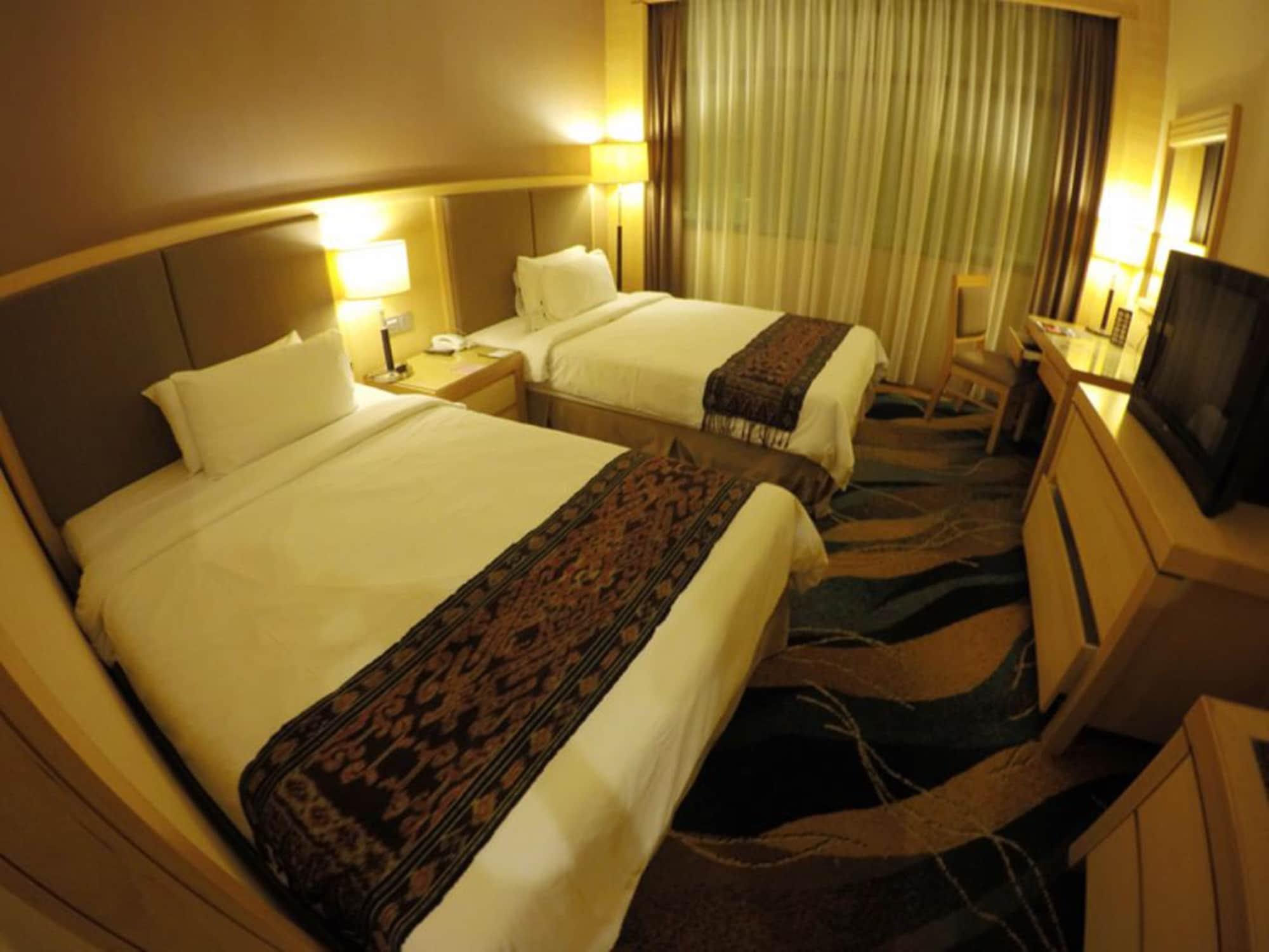 Imperial Palace Hotel Мири Экстерьер фото