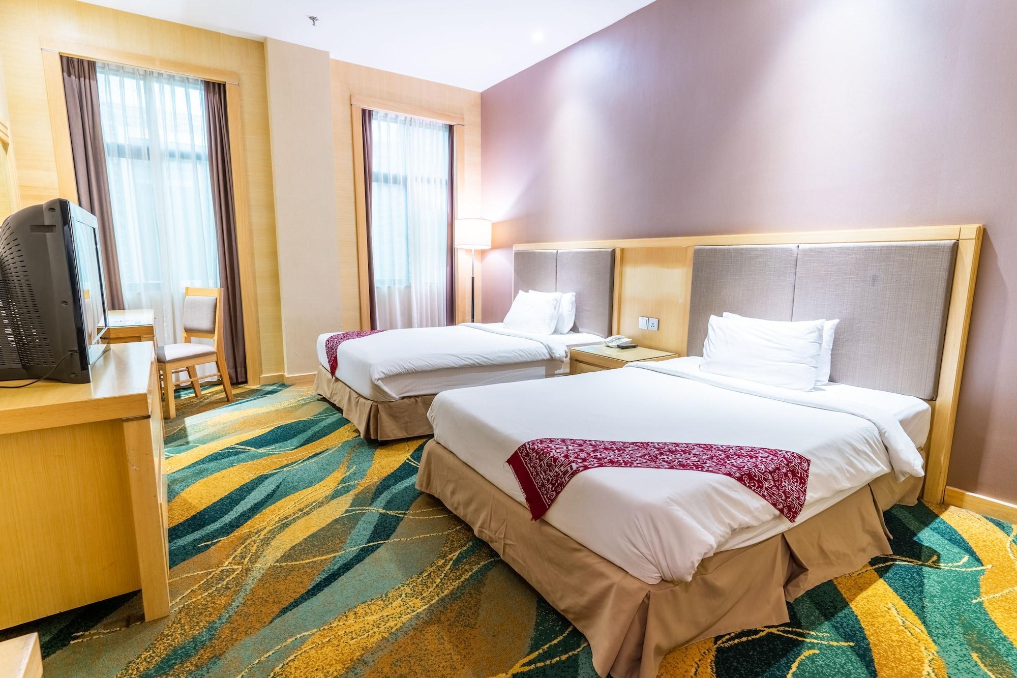Imperial Palace Hotel Мири Экстерьер фото