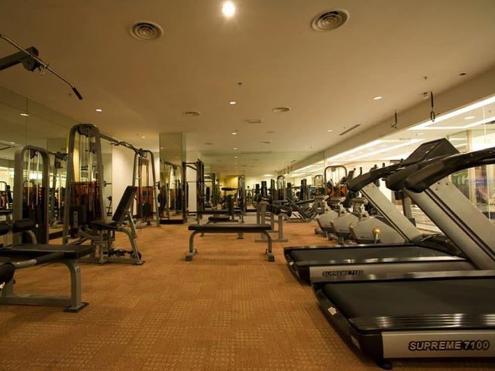Imperial Palace Hotel Мири Экстерьер фото