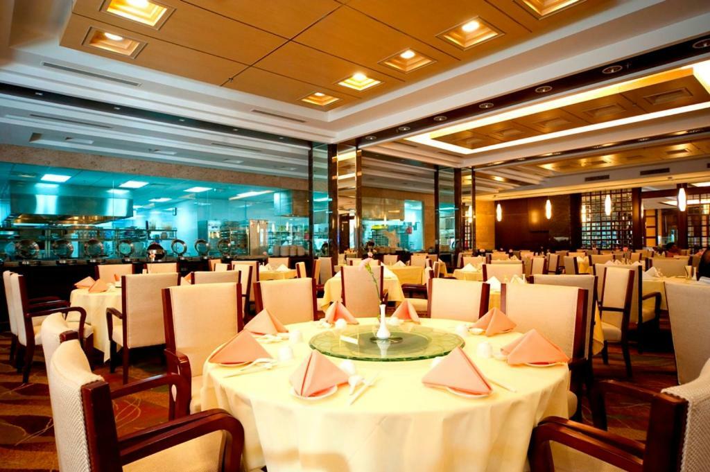 Imperial Palace Hotel Мири Экстерьер фото