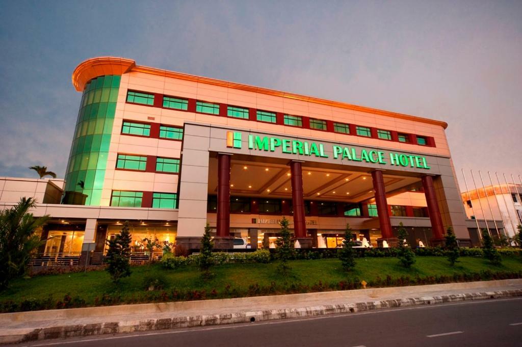 Imperial Palace Hotel Мири Экстерьер фото