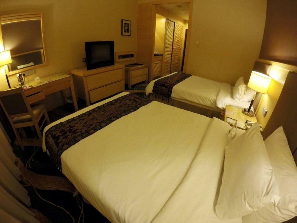 Imperial Palace Hotel Мири Экстерьер фото