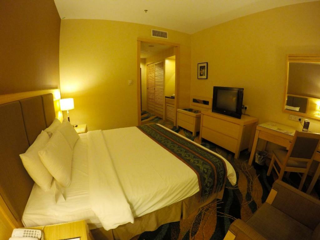 Imperial Palace Hotel Мири Экстерьер фото