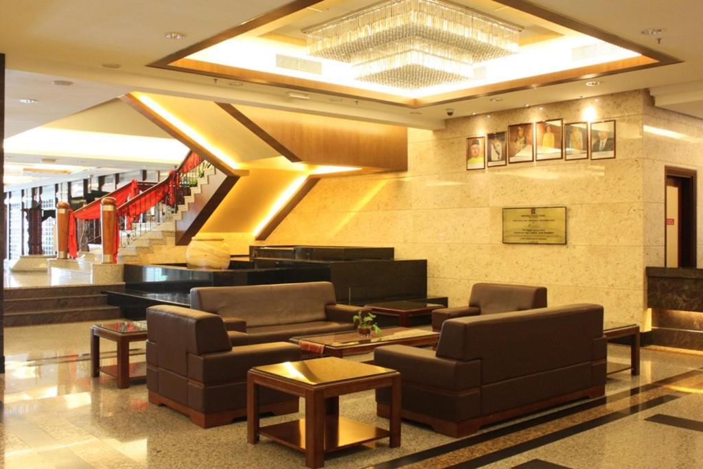 Imperial Palace Hotel Мири Экстерьер фото